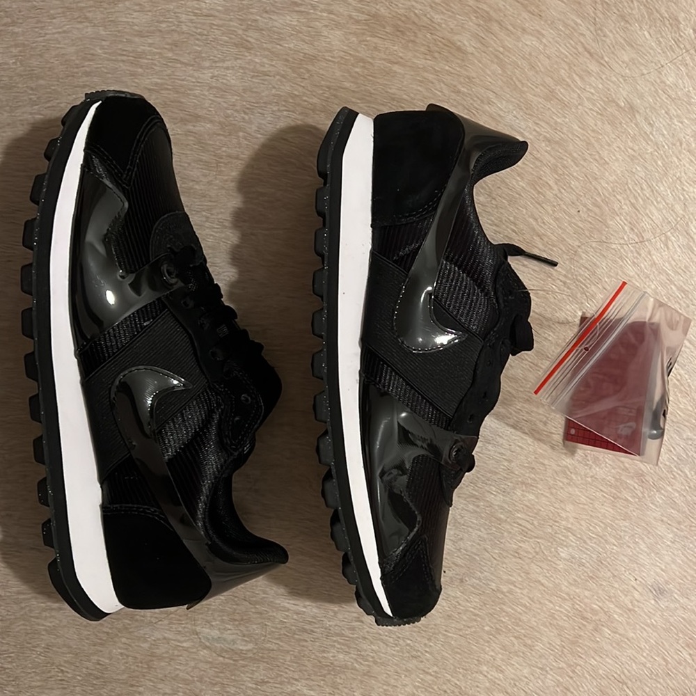 Nike V-LOVE O.X. Sz 7.5